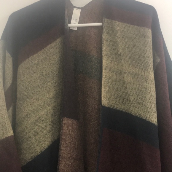 BP poncho size s never worn - Picture 2 of 3
